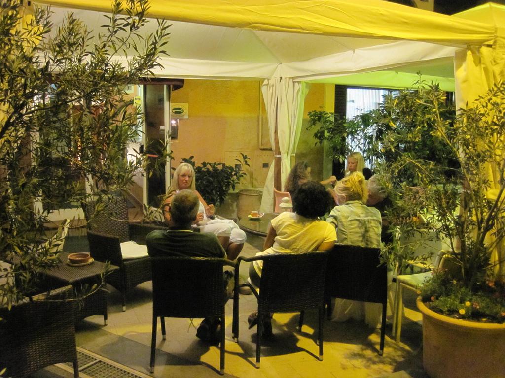 Hotel Il Ponte Cecina  Bagian luar foto