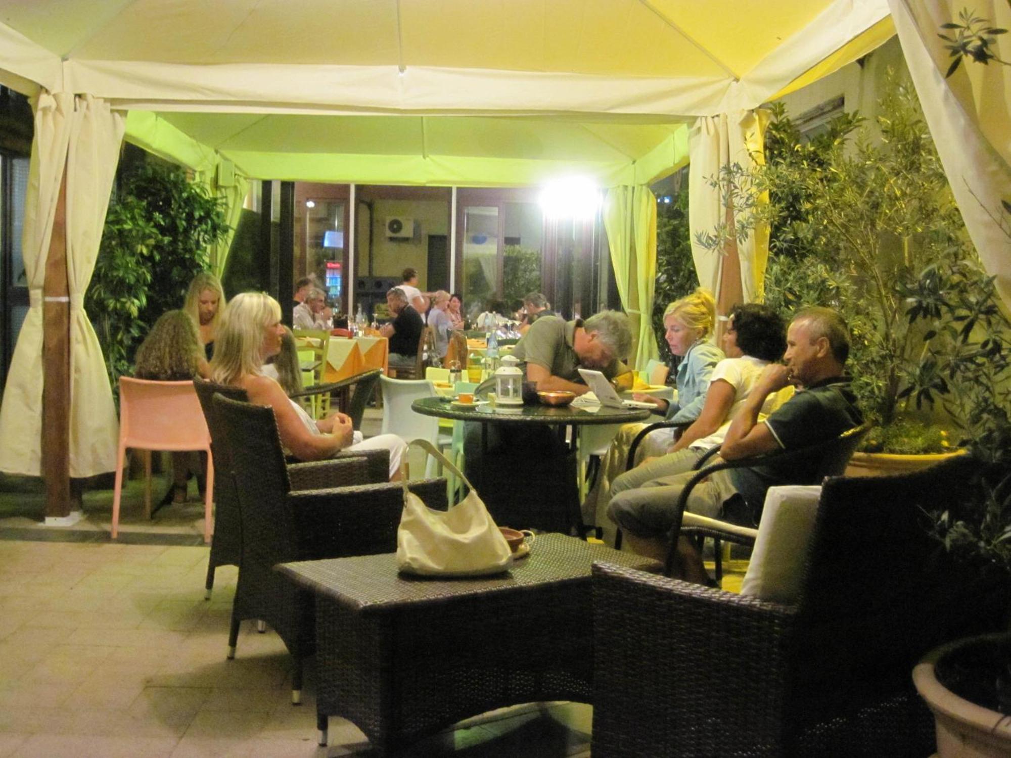 Hotel Il Ponte Cecina  Bagian luar foto