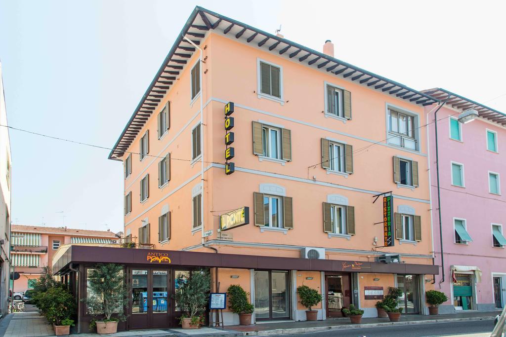 Hotel Il Ponte Cecina  Bagian luar foto
