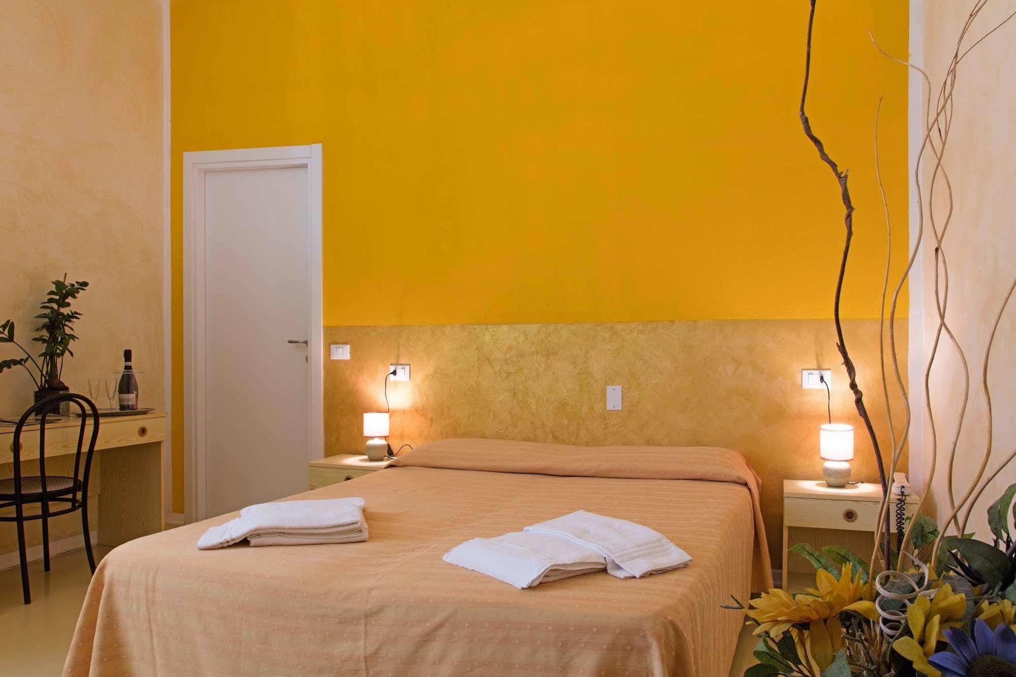 Hotel Il Ponte Cecina  Bagian luar foto