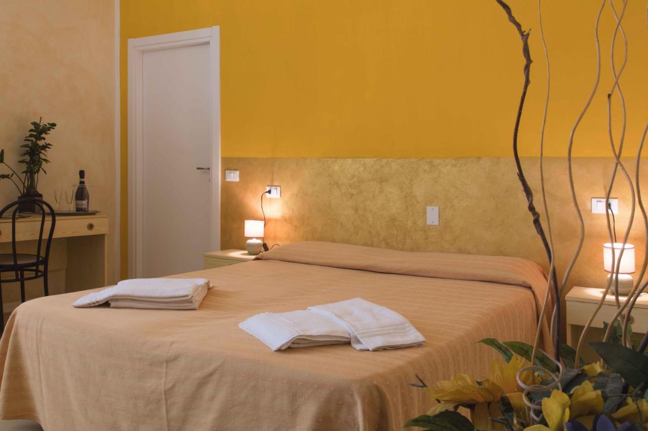 Hotel Il Ponte Cecina  Bagian luar foto
